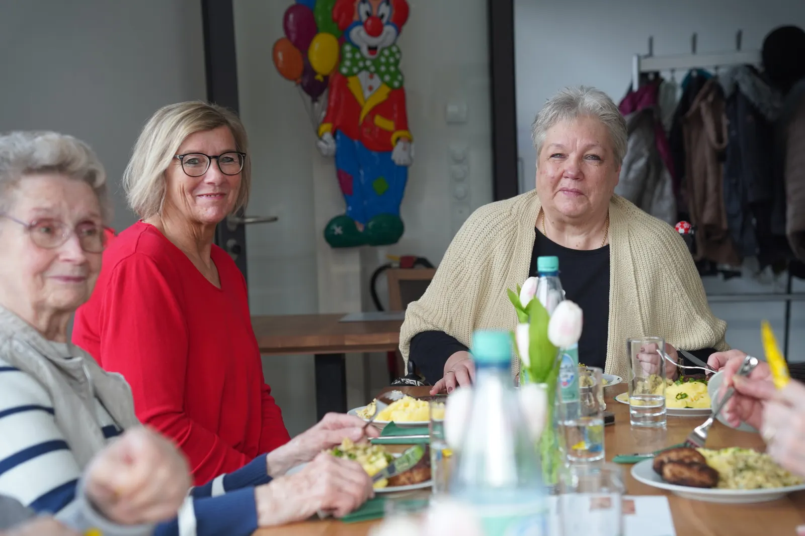 Gäste beim Mittagstisch im Quartierstreff Ungelsheim